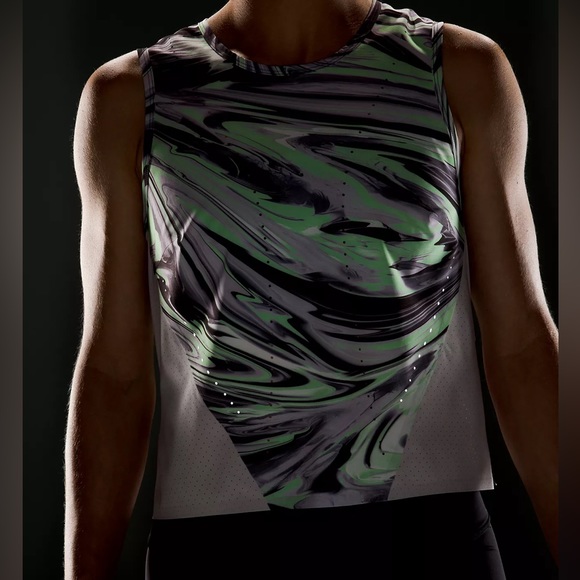 Lululemon size 6 Swift Ventilated Running Tank Top - Picture 3 of 7